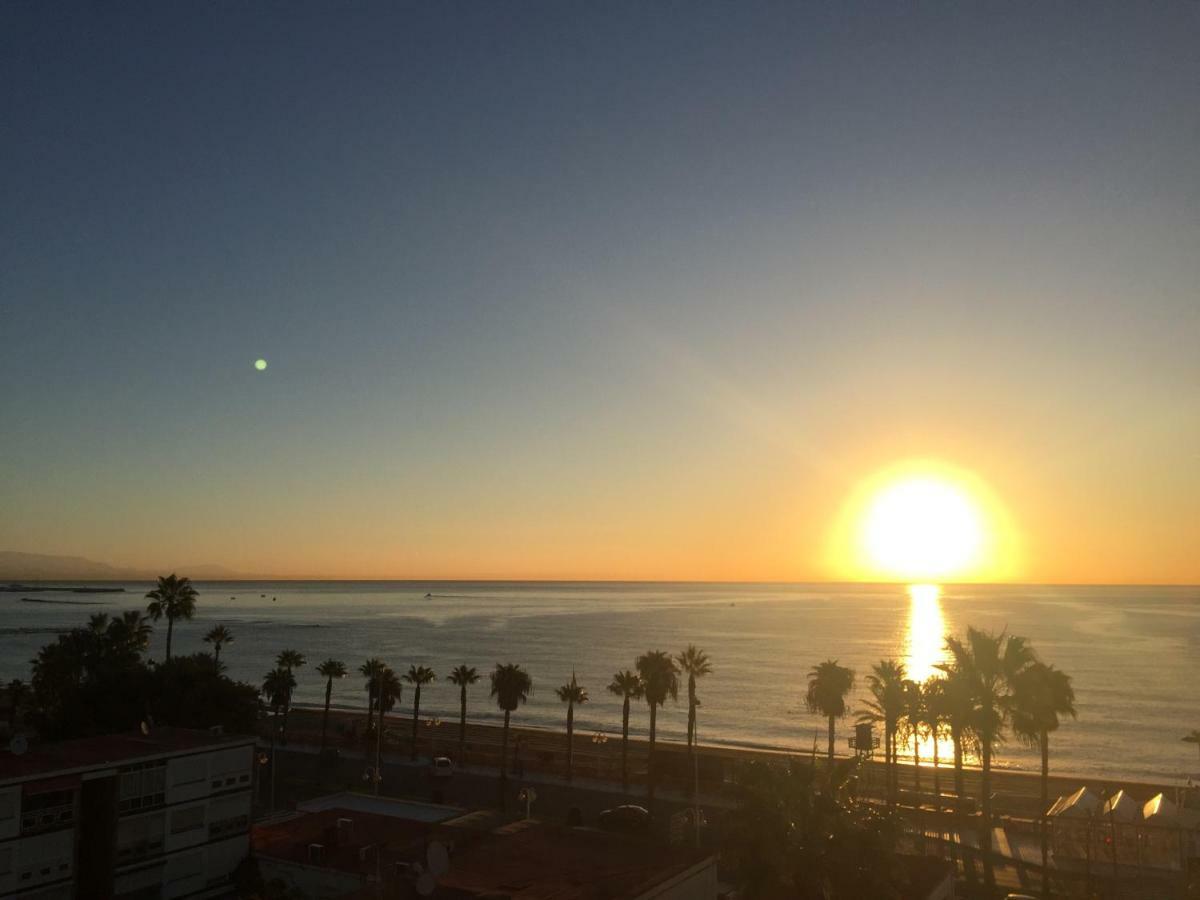 Luxury Beachfront Apartment In Benalmadena Costa Exterior photo